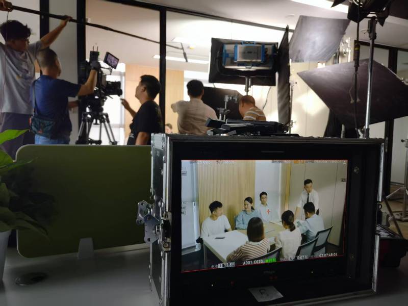 平南县TVC拍摄公司：科技产品视觉化大师，诠释未来感与功能美学